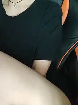 Aashikalaa Adlı Modelin Canlı XXX Sohbeti