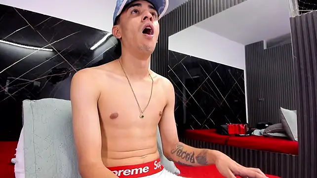 Mick-lollipopn Live XXX chat