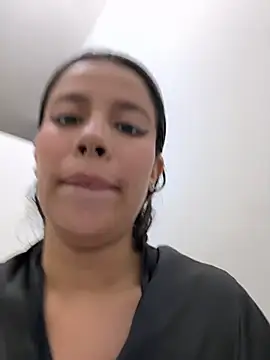 Chatroom XXX en direct de NINI__MOON__