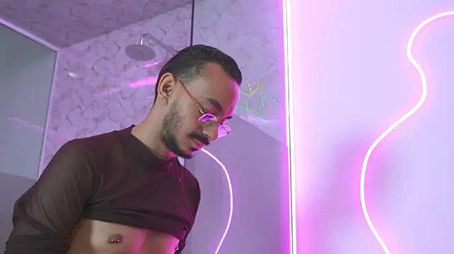 thomas_montiel's Live XXX Chat