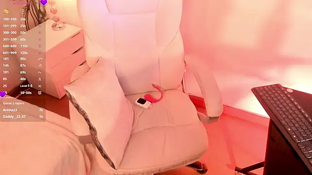 Chatroom XXX en direct de Alicee_Levine