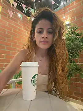 צ'אט XXX בשידור חי של alana15