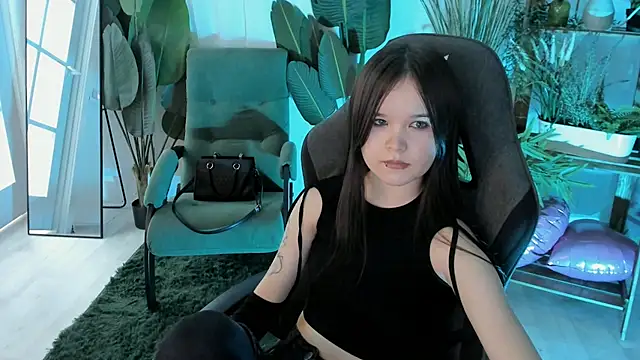 Elainebeness élő XXX-chatje