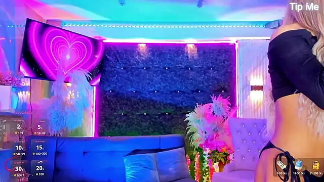 Queens_Wonders_Blonders Show Webcam
