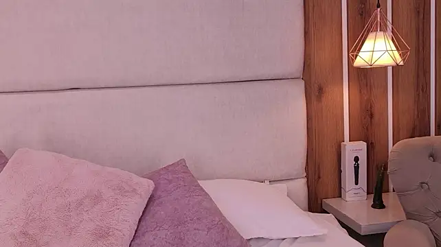 AmmyJones_ Adlı Modelin Canlı XXX Sohbeti
