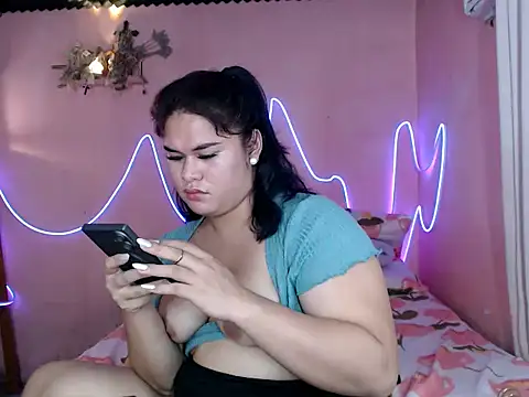 Pokazy przed kamerką – imTHICK_Rebbecca