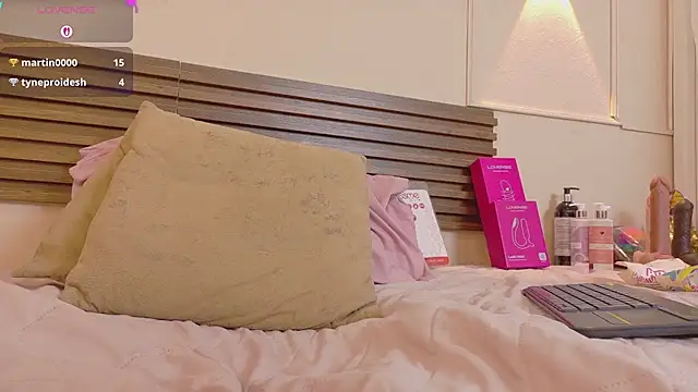 Chatroom XXX en direct de mia_gold_