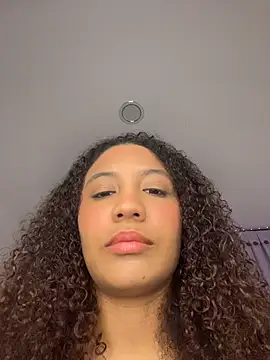 Daphnne_Curly Chat XXX in diretta