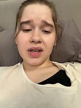 HornyGirlH webcam show
