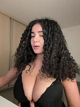 Curlyierr live XXX chat