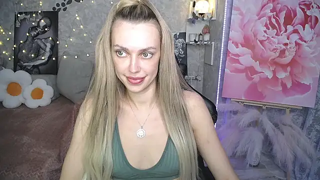 XXX chat uživo modela NickyAdamidi