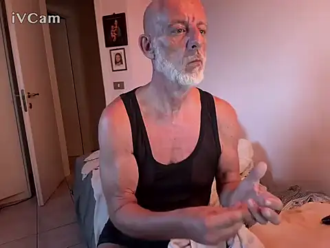PierPesaroX Chat XXX live