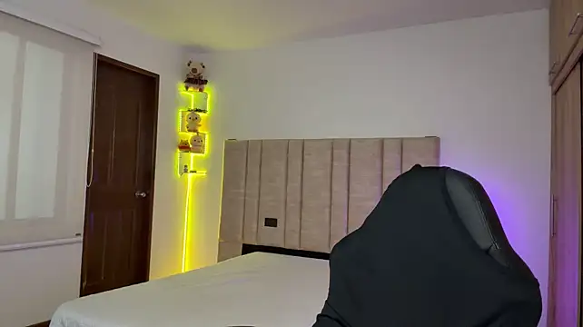 CHRIS_MORGAN1 Adlı Modelin Canlı XXX Sohbeti
