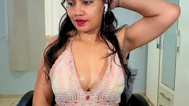 Chat +18 de FannyXhot ao vivo