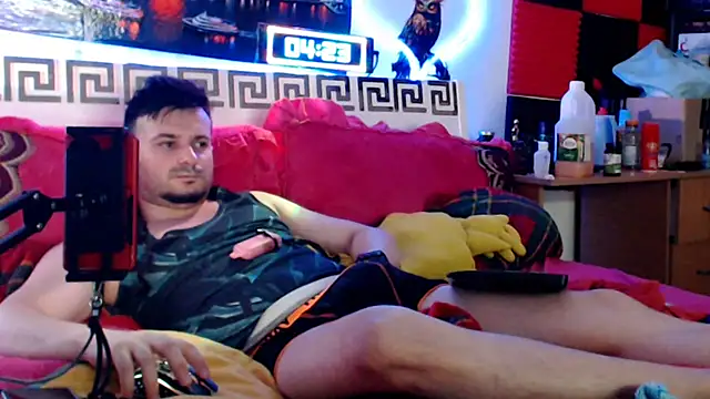 Hugec0ck007 Chat XXX in diretta