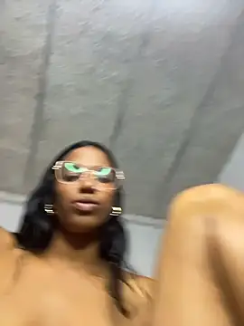 FlorSalvaje_ Adlı Modelin Canlı XXX Sohbeti