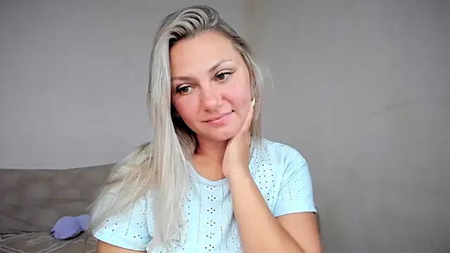 Chatroom XXX en direct de MonicaSweettty