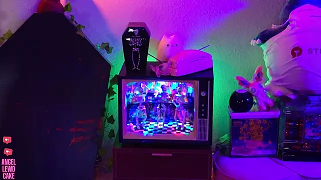 Angel-Lewd-Cake 即時 XXX 聊天