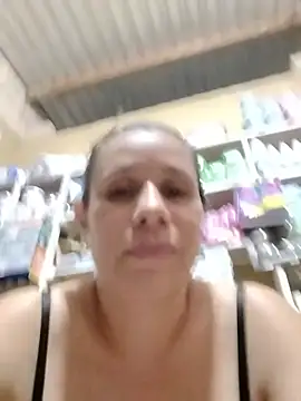 MIA-LARIOS élő XXX-chatje