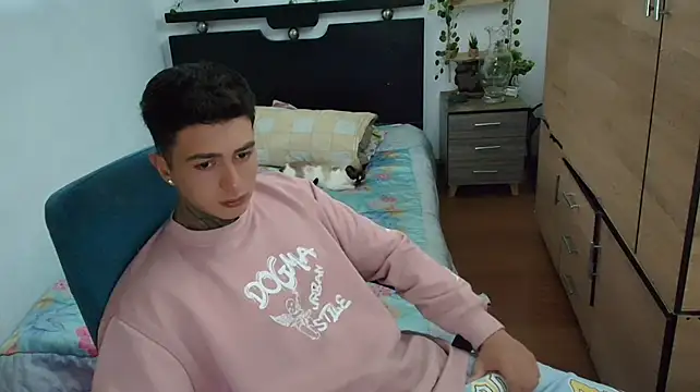 santii_ss' Live XXX Chat