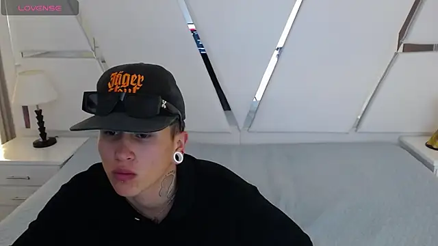 oblivionlove Chat XXX live