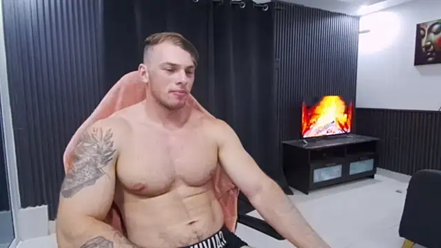 Show modela YourHotGreg na web-kameri