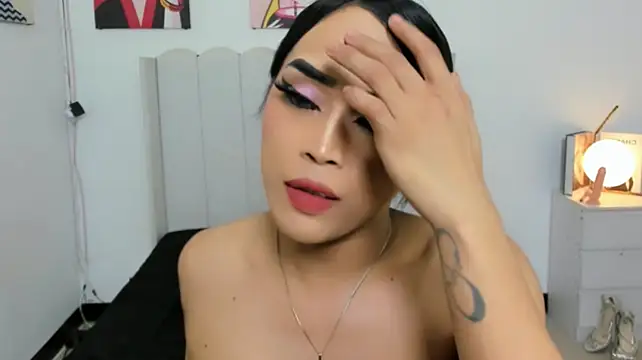 MirandaSterling élő XXX-chatje