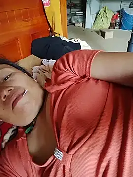 Chat +18 de Moon_squirtt ao vivo