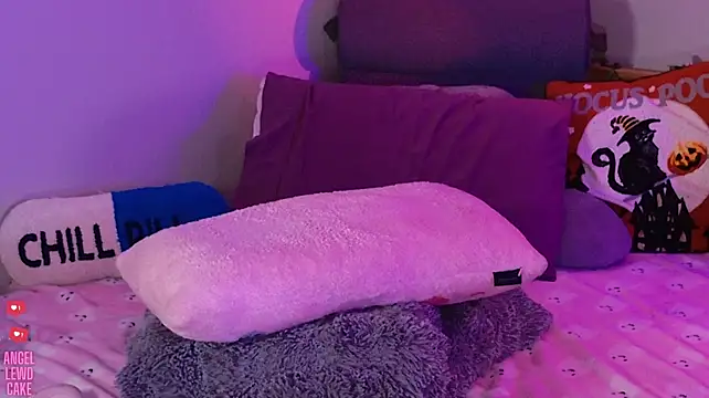 Angel-Lewd-Cake Adlı Modelin Web Kamerası Şovu