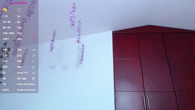 Sarabubbie's Live XXX Chat