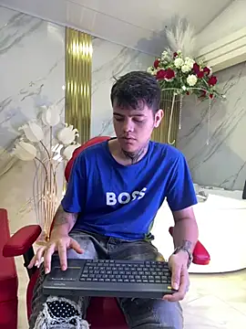 leonel_bigcum élő XXX-chatje