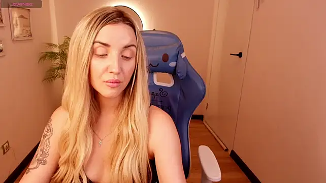 XXX chat uživo modela White_F0x