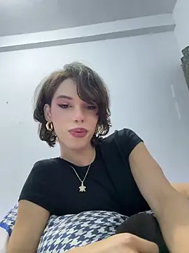 Carlita_cute Show in webcam