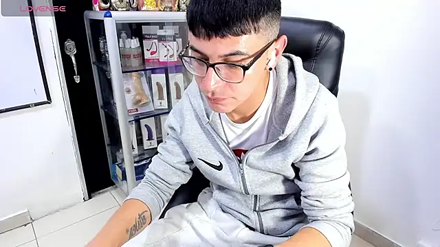 عرض كام Alexx_bigcockk
