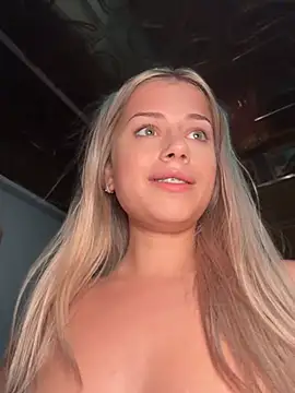 NinaVerse Show in webcam