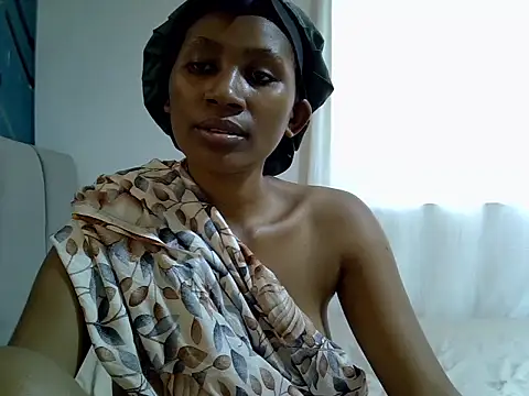 Chat +18 de Lannah_Sky ao vivo