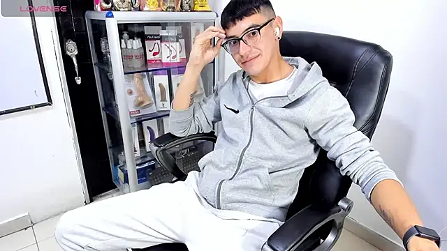 Alexx_bigcockk Chat XXX in diretta