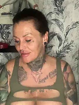 InkedMissLaBaehmのライブXXXチャット