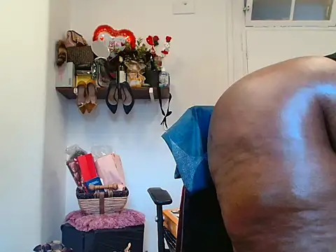Webkamerová show xTALLSEXYBUMx