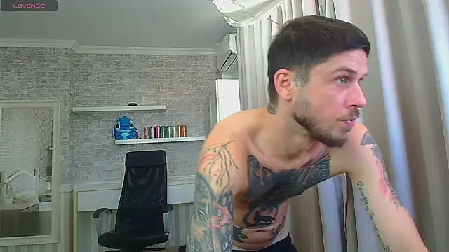 צ'אט XXX בשידור חי של JonahShaw