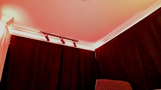 Chatroom XXX en direct de MiaKnox