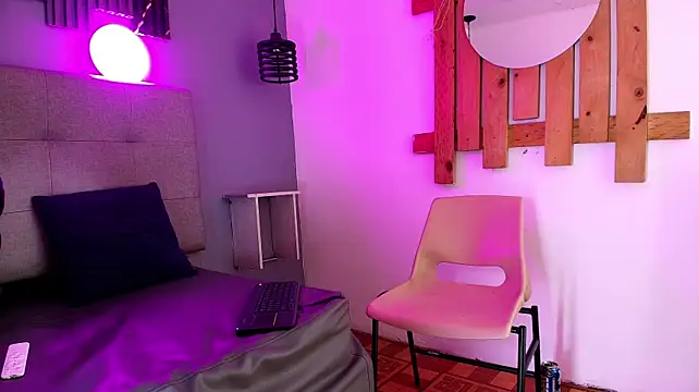 צ'אט XXX בשידור חי של Hey_Noaah