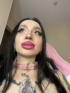 Chat +18 de Molly__Moon ao vivo