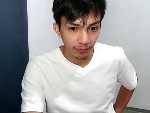 Boytoi_Adrian69 网络视讯表演