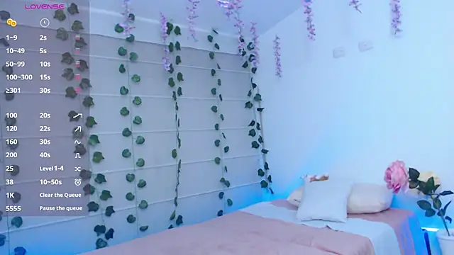 Sarabubbie's Live XXX Chat