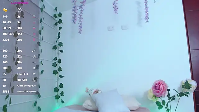 Sarabubbie Adlı Modelin Canlı XXX Sohbeti