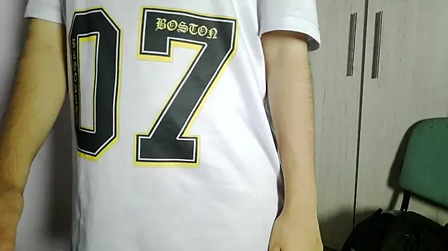 skinnyX333's Live XXX Chat