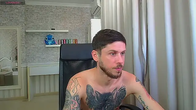 Chat XXX en directo de JonahShaw