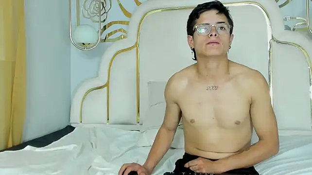 צ'אט XXX בשידור חי של midnightlust_vc