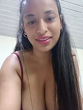 Juliethserna Adlı Modelin Canlı XXX Sohbeti
